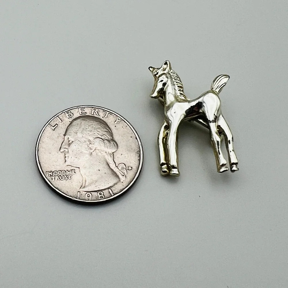 Horse Brooch Vintage Gold Tone Standing Figural Pony Whimsical‎ Equestrian Pin